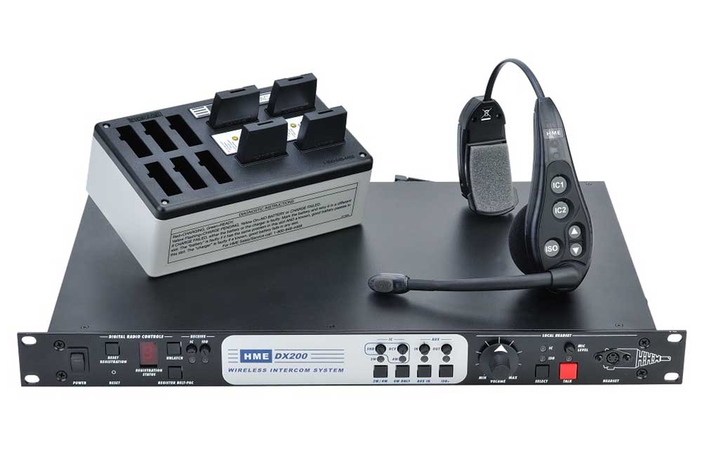 Аренда интеркома Clear-Com HME-DX200 system with HME BS200 base station, HME WH200 all-in-one-headset, HME AC40A battery charger, HME BAT41 battery